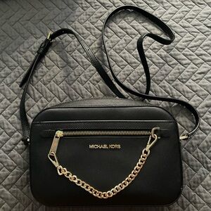 Michael Kors jet set crossbody bag